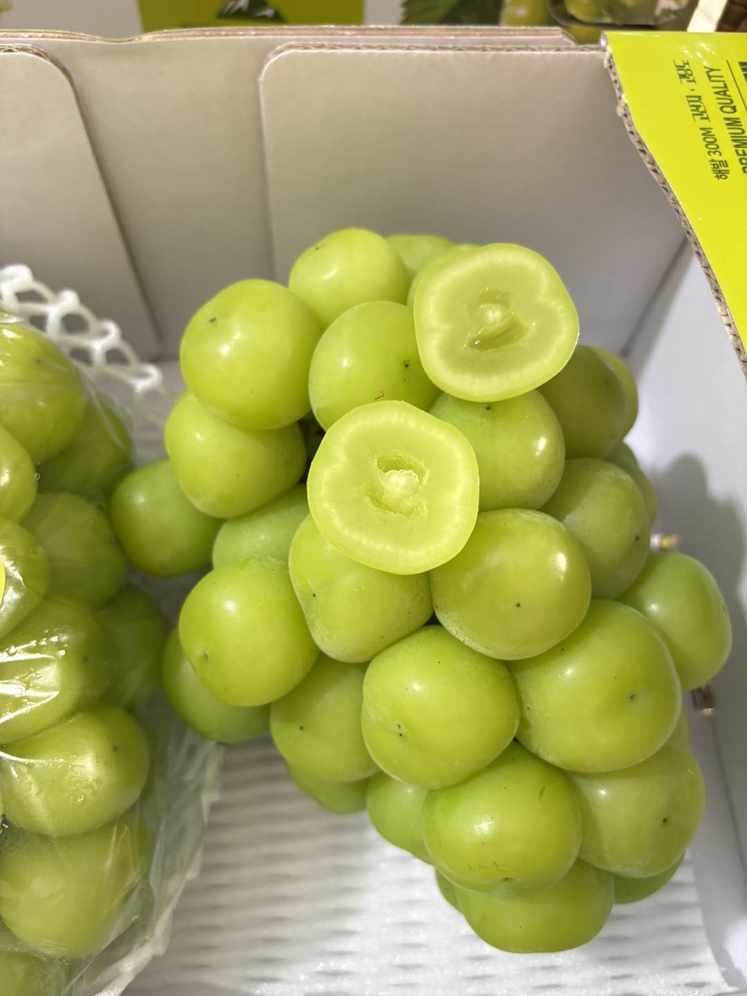 Nho mẫu đơn Shine Mustcat Hàn Quốc VIP 1