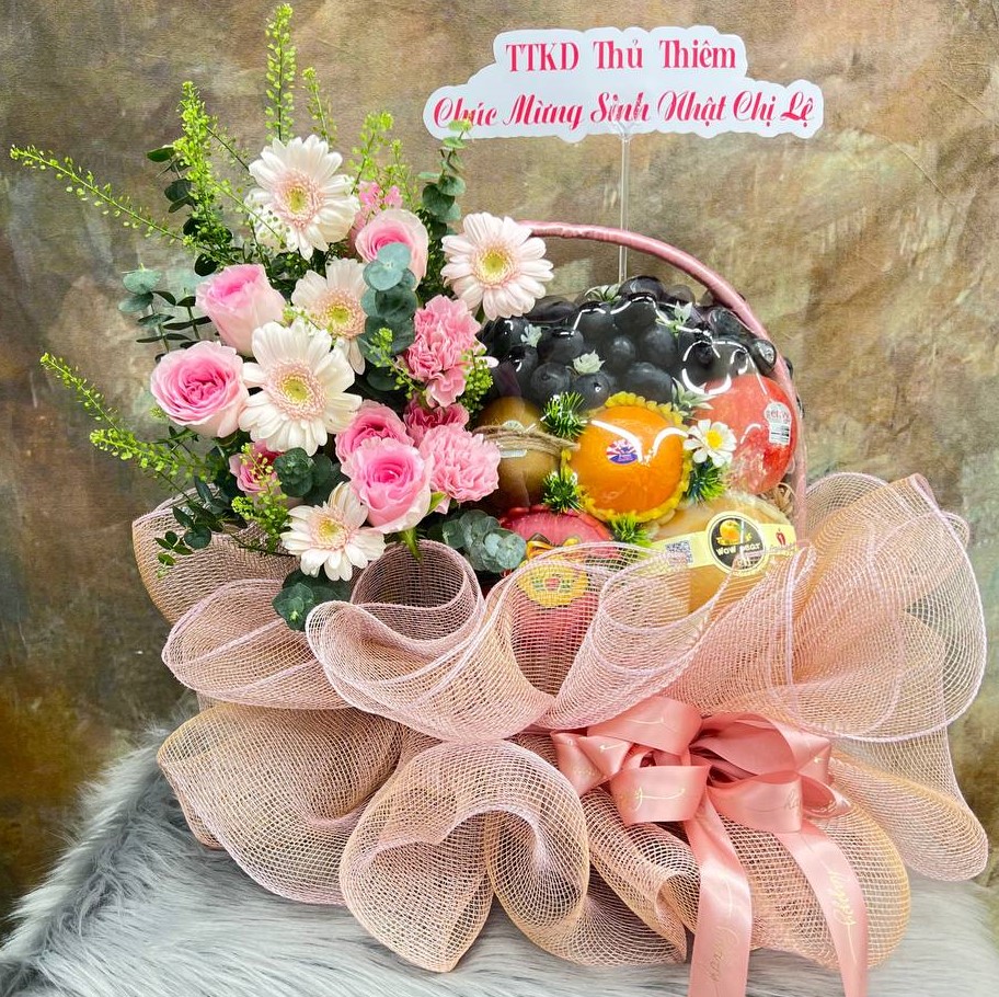 Giỏ Trái Cây Kết Hợp Hoa Tươi KF21