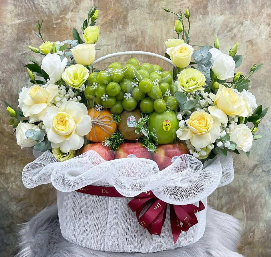 Giỏ Trái Cây Kết Hợp Hoa Tươi KF62