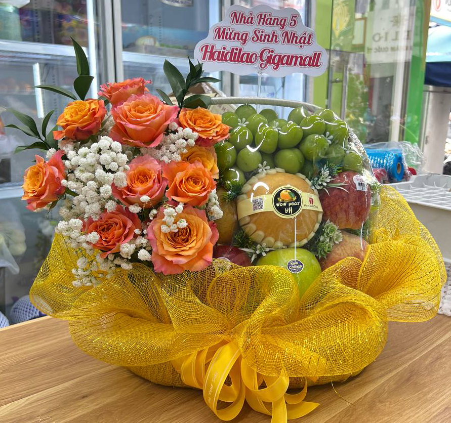 Giỏ Trái Cây Kết Hợp Hoa Tươi KF67