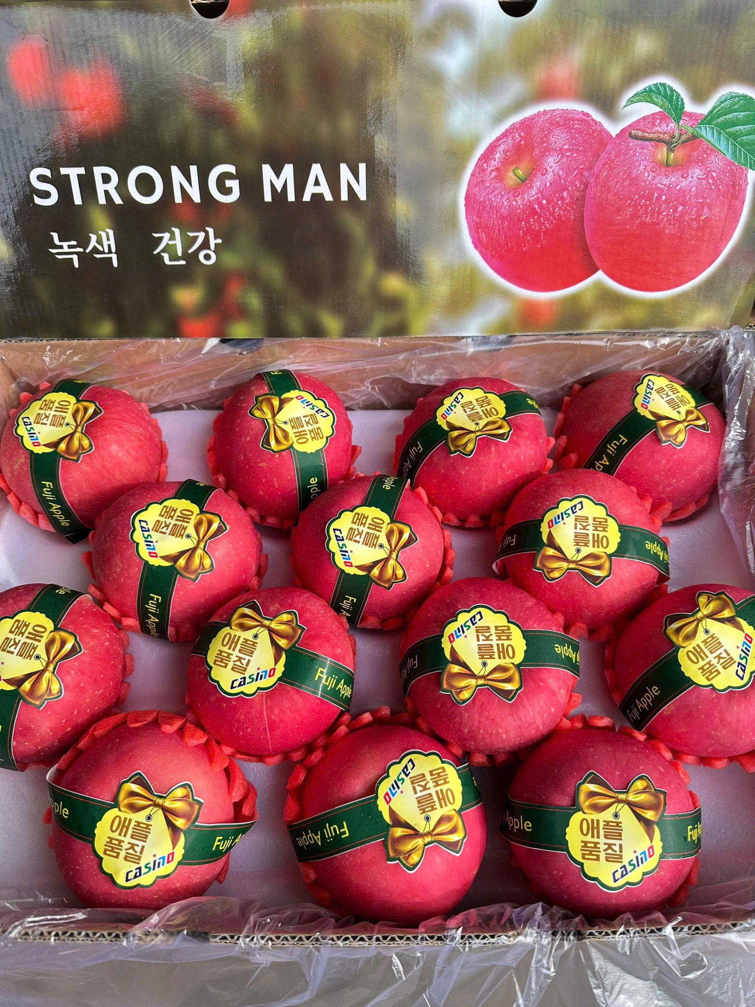 Táo Fuji Nơ Strong Man