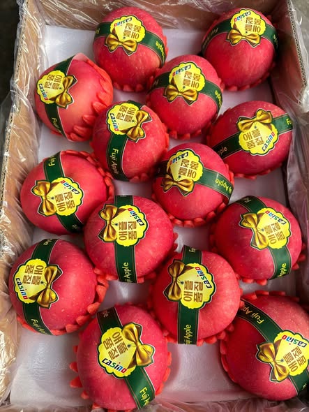 Táo Fuji Nơ Strong Man