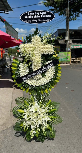 Mẫu Hoa Viếng – V27