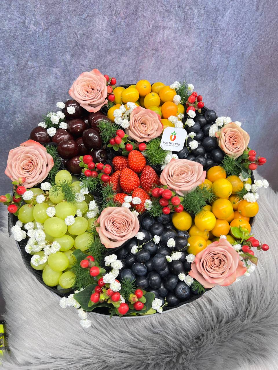 Hộp Trái Cây Kết Hợp Hoa Tươi Cao Cấp VTC001