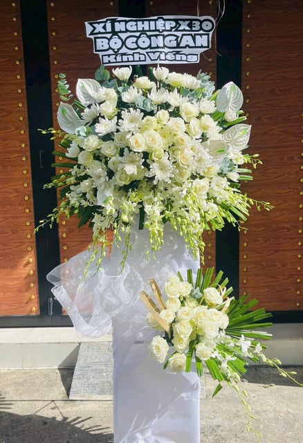Mẫu Hoa Viếng – V16