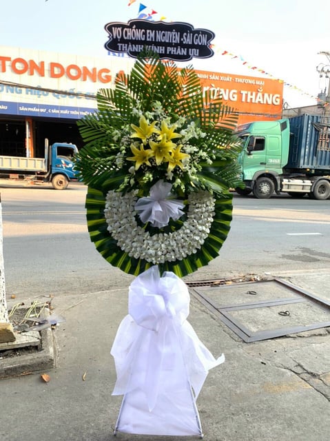 Mẫu Hoa Viếng – V04