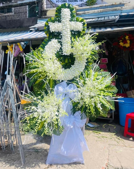Mẫu Hoa Viếng – V26