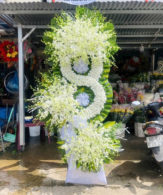 Mẫu Hoa Viếng – V24