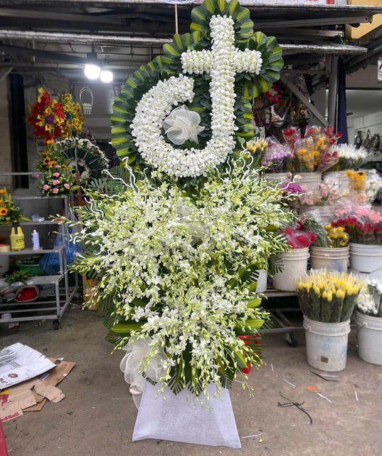 Mẫu Hoa Viếng – V28