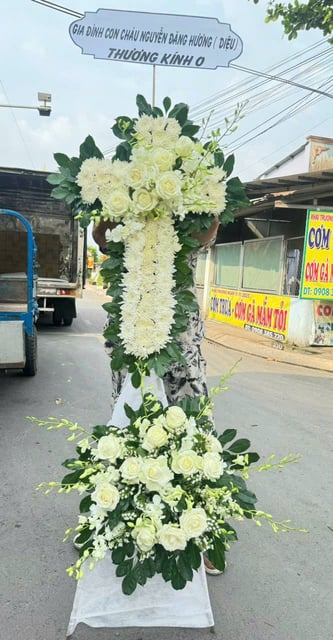 Mẫu Hoa Viếng – V29