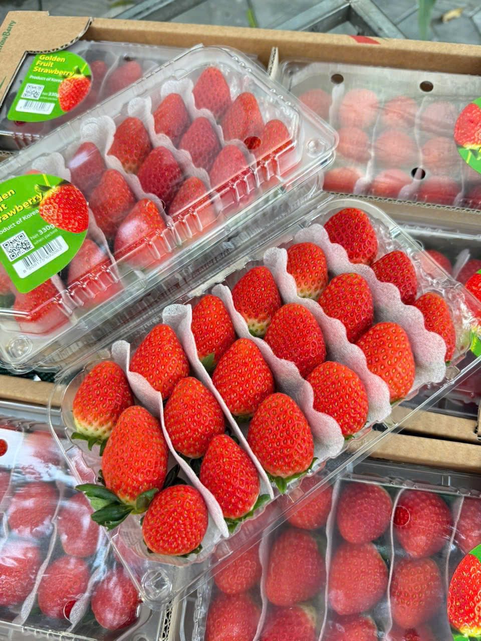 Dâu Hàn Quốc Golden Thùng 4 Hộp x 330gr