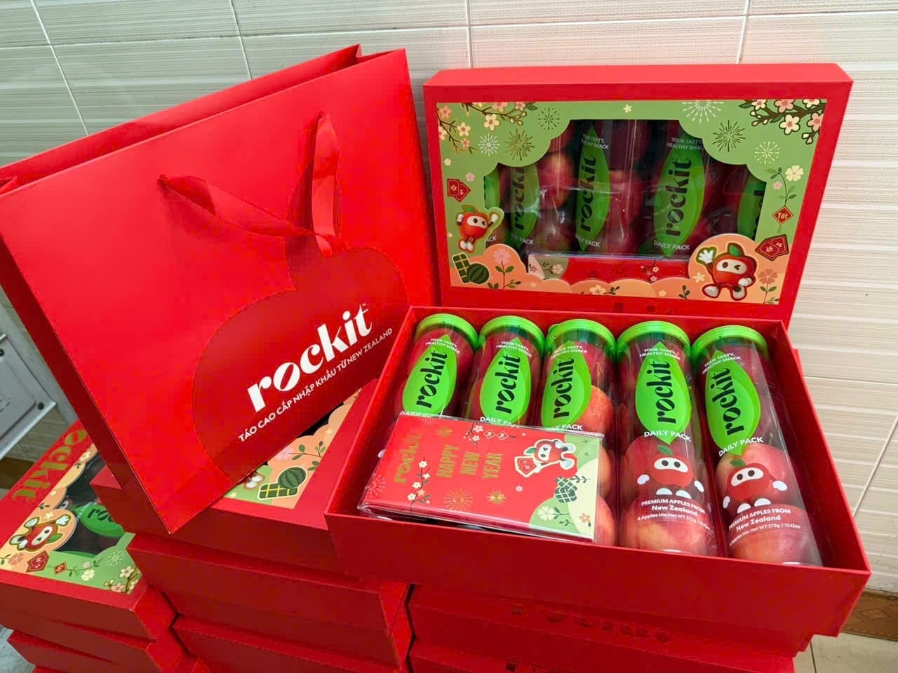 Táo Rockit New Zealand Hộp Quà Tết 5 Ống