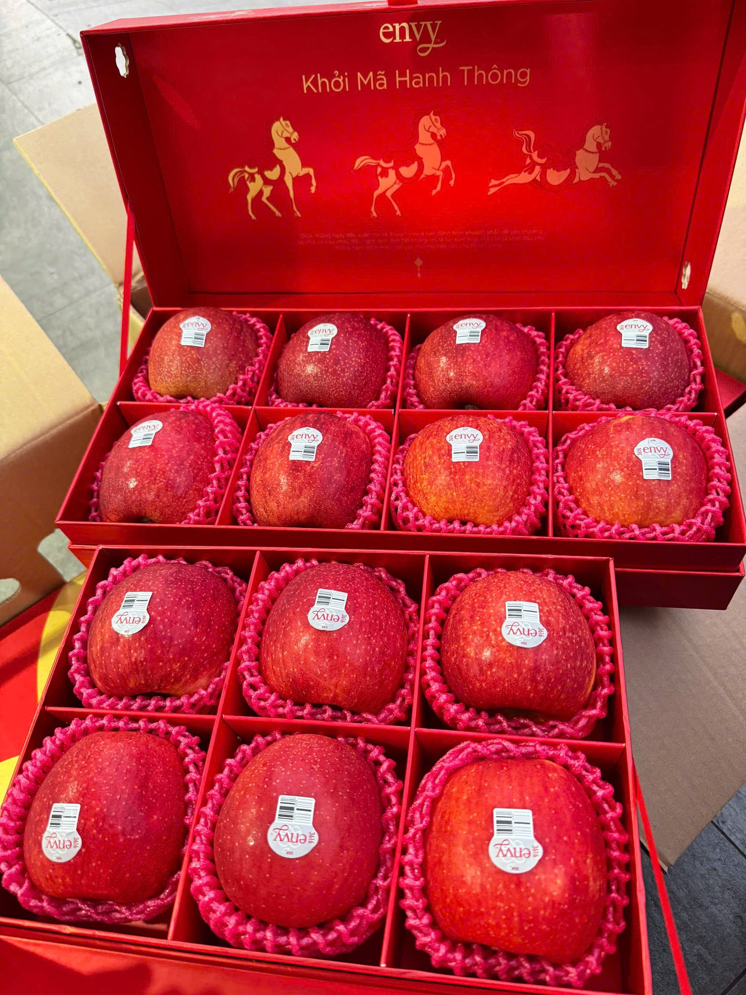 TÁO ENVY "HỘP QUÀ TẾT 8 TRÁI VIP 2026"