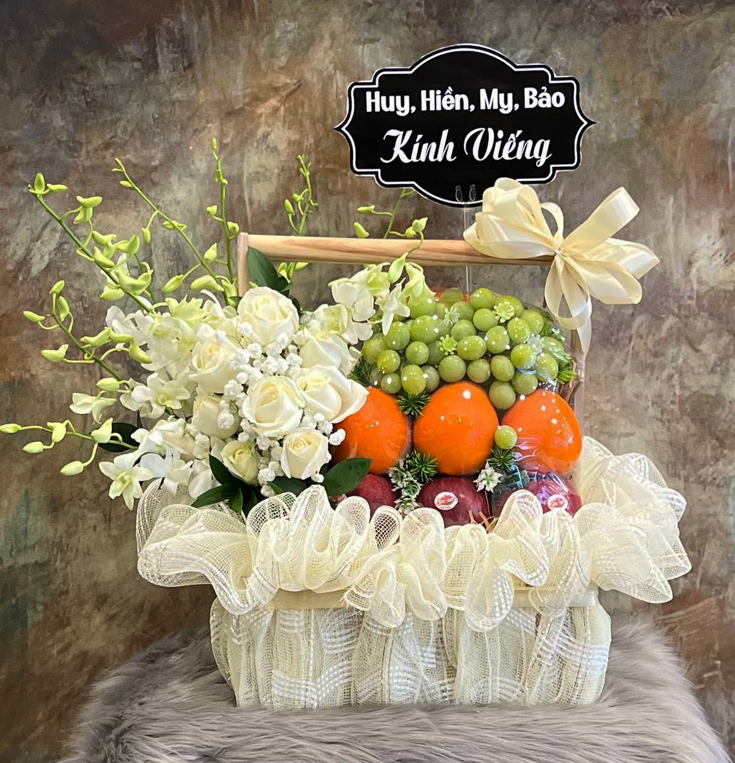 Giỏ Trái Cây Kết Hợp Hoa Tươi Chia Buồn KF60
