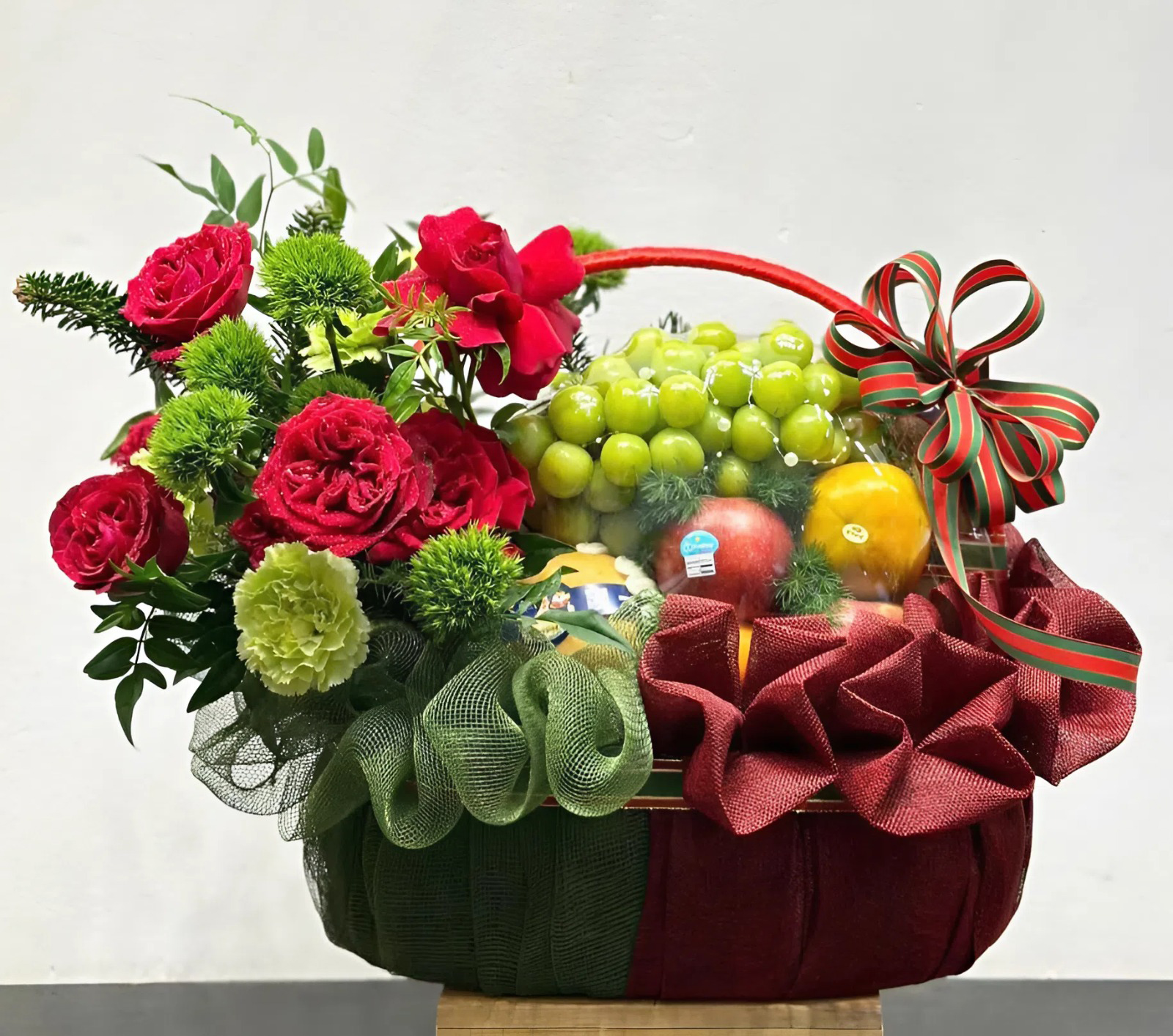 Giỏ Trái Cây Kết Hợp Hoa Tươi KF314