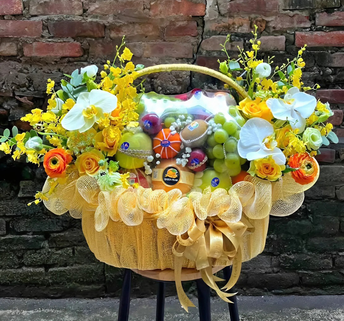 Giỏ Trái Cây Kết Hợp Hoa Tươi Cao Cấp KF316