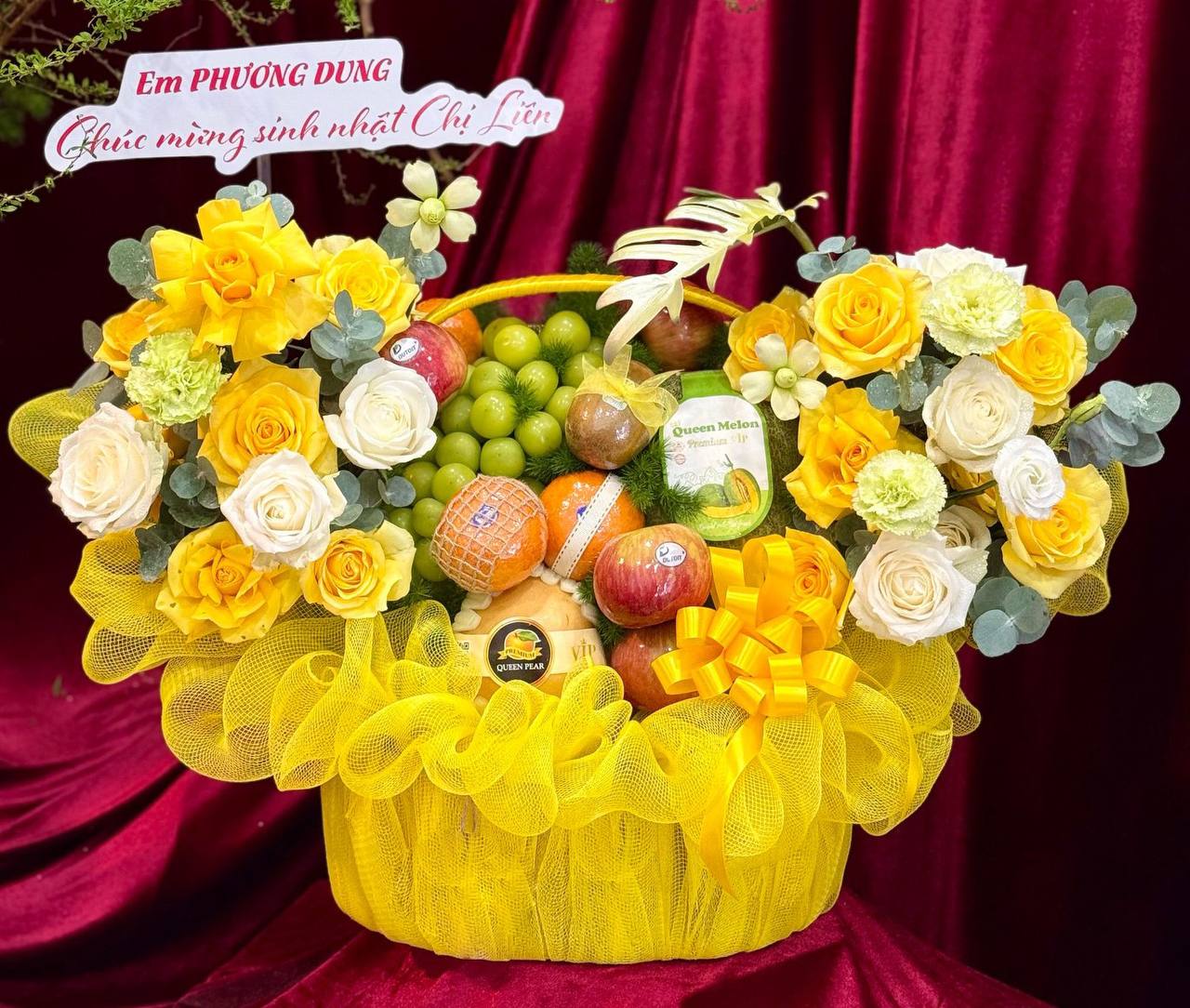 Giỏ Trái Cây Kết Hợp Hoa Tươi Cao Cấp KF338