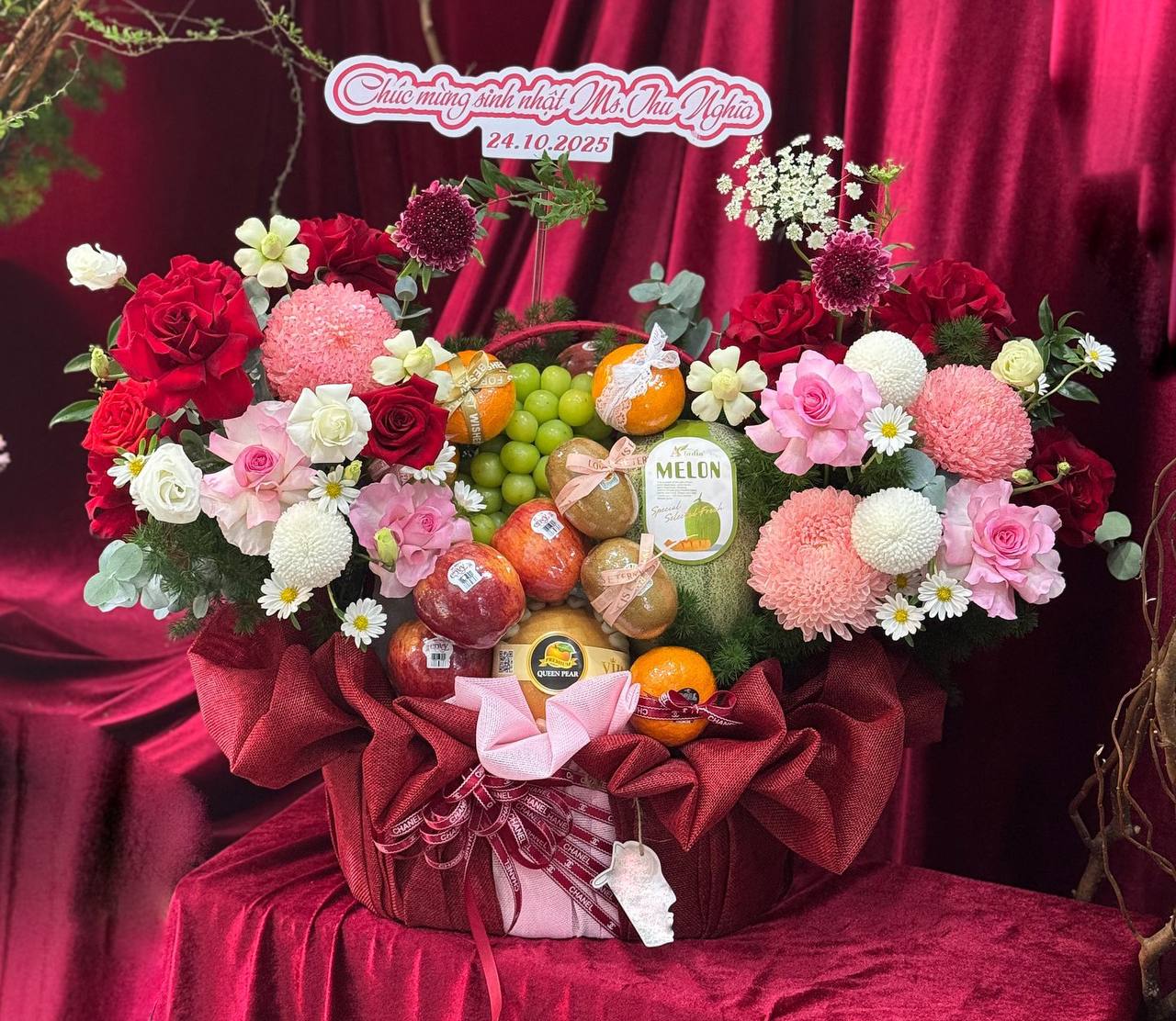 Giỏ Trái Cây Kết Hợp Hoa Tươi Cao Cấp KF336