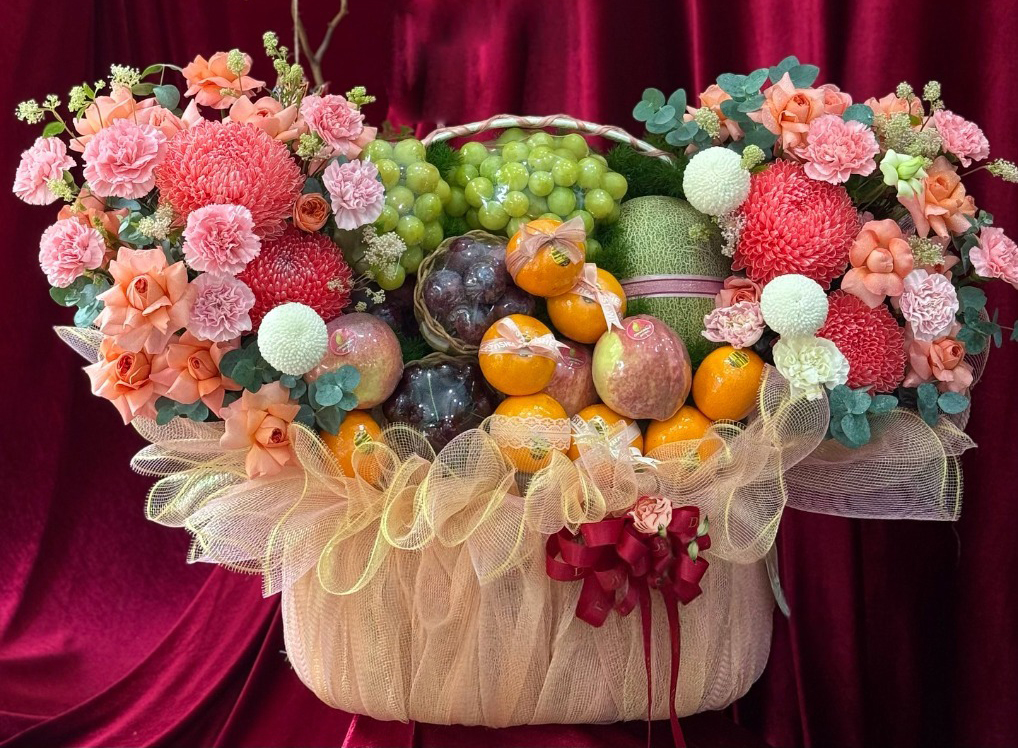 Giỏ Trái Cây Kết Hợp Hoa Tươi Cao Cấp KF335