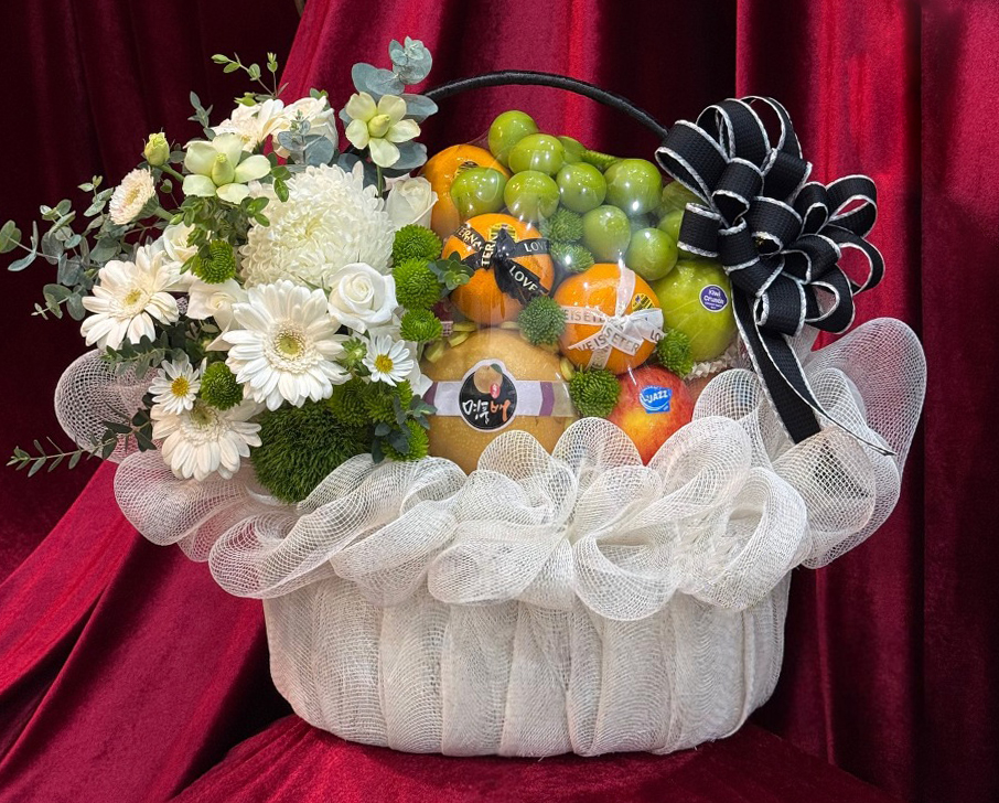 Giỏ Trái Cây Kết Hợp Hoa Tươi Chia Buồn KF333