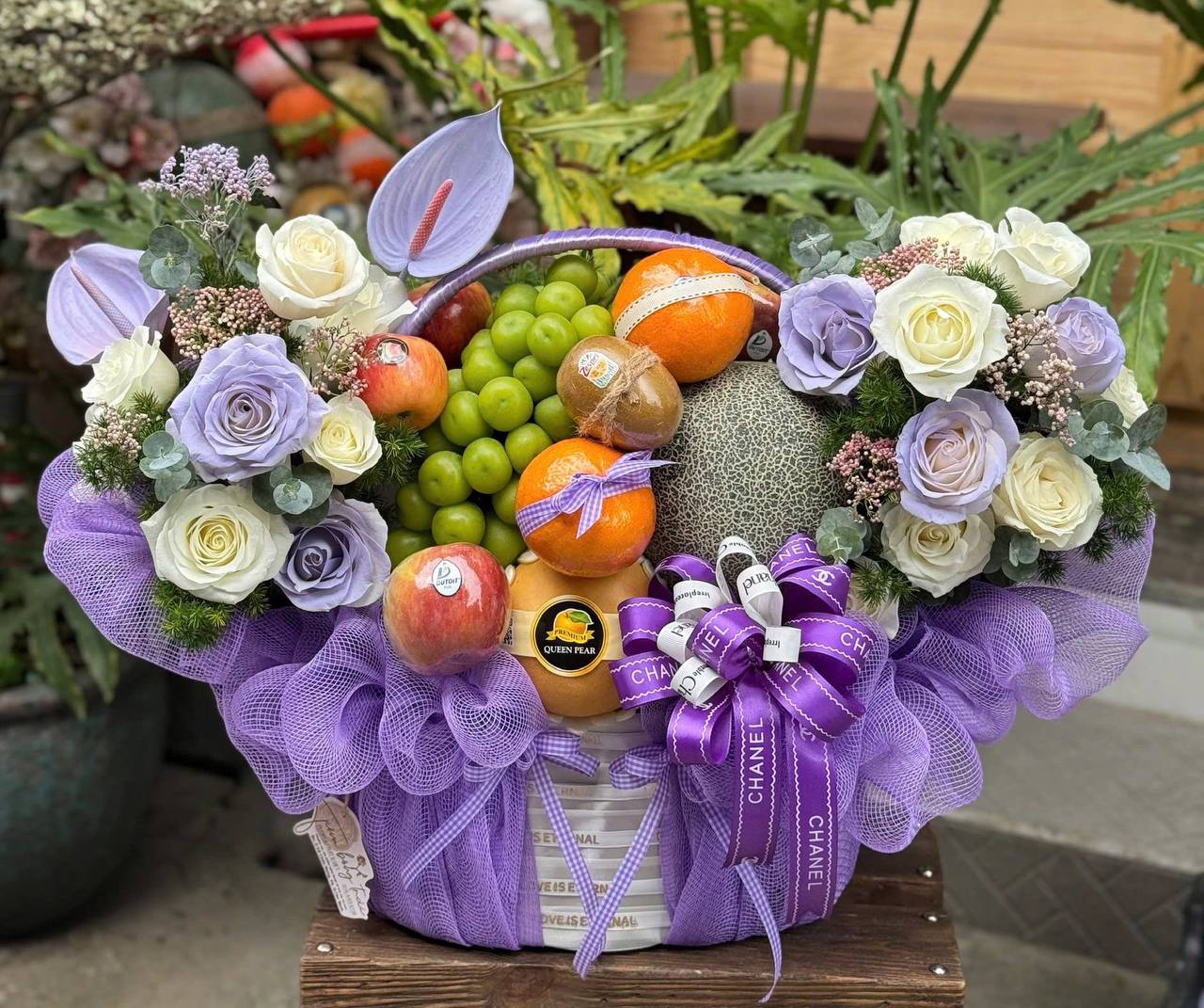 Giỏ Trái Cây Kết Hợp Hoa Tươi Cao Cấp KF341