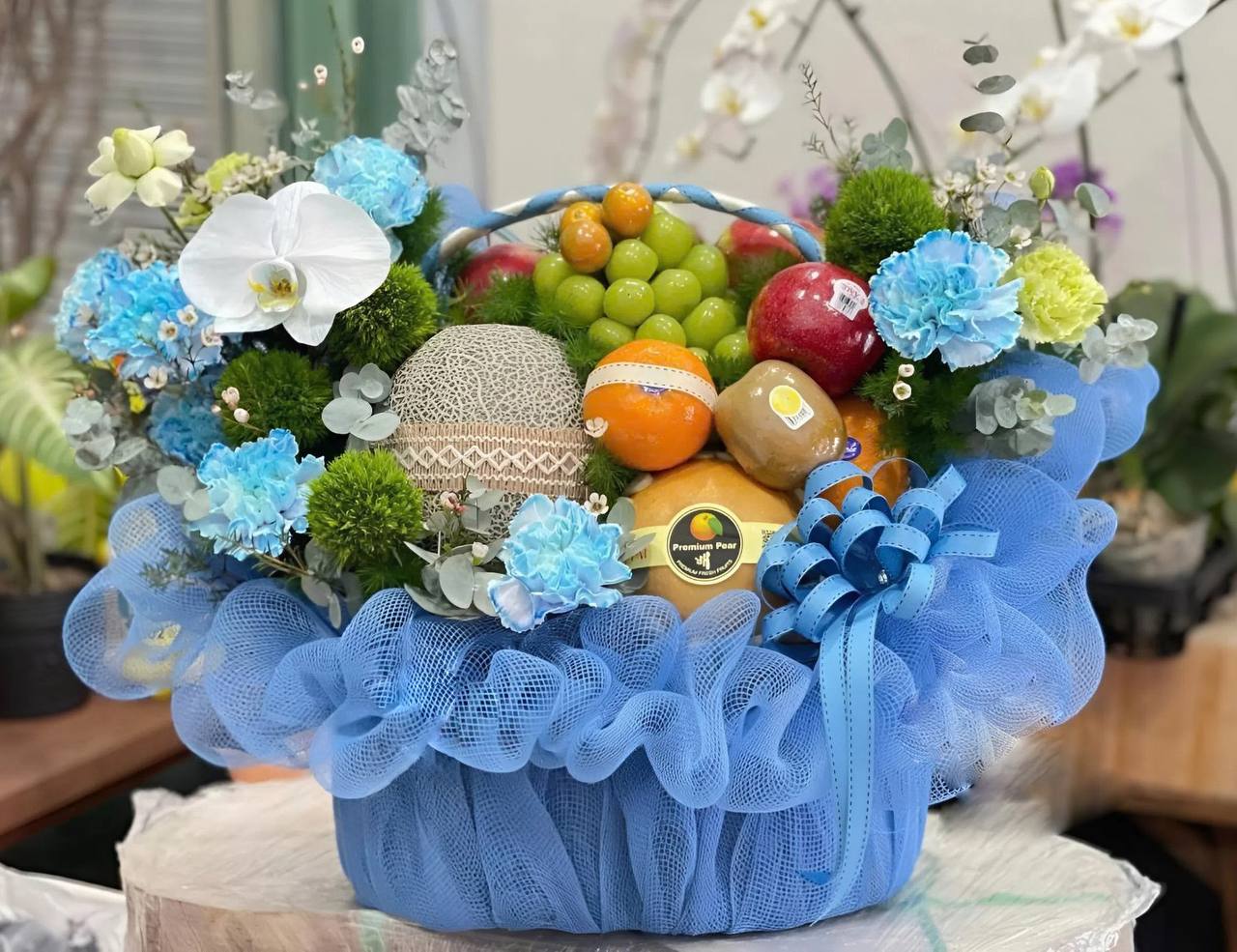 Giỏ Trái Cây Kết Hợp Hoa Tươi Cao Cấp KF345