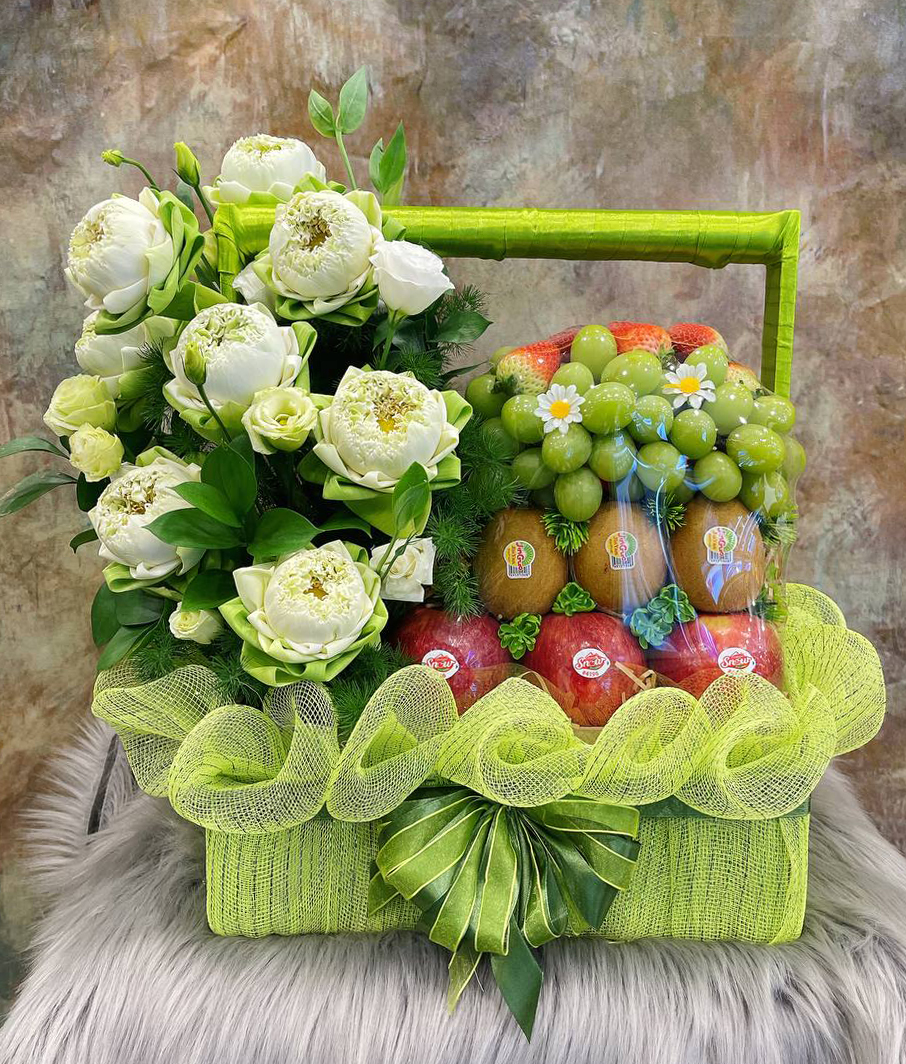 Giỏ Trái Cây Kết Hợp Hoa Tươi Cao Cấp KF377