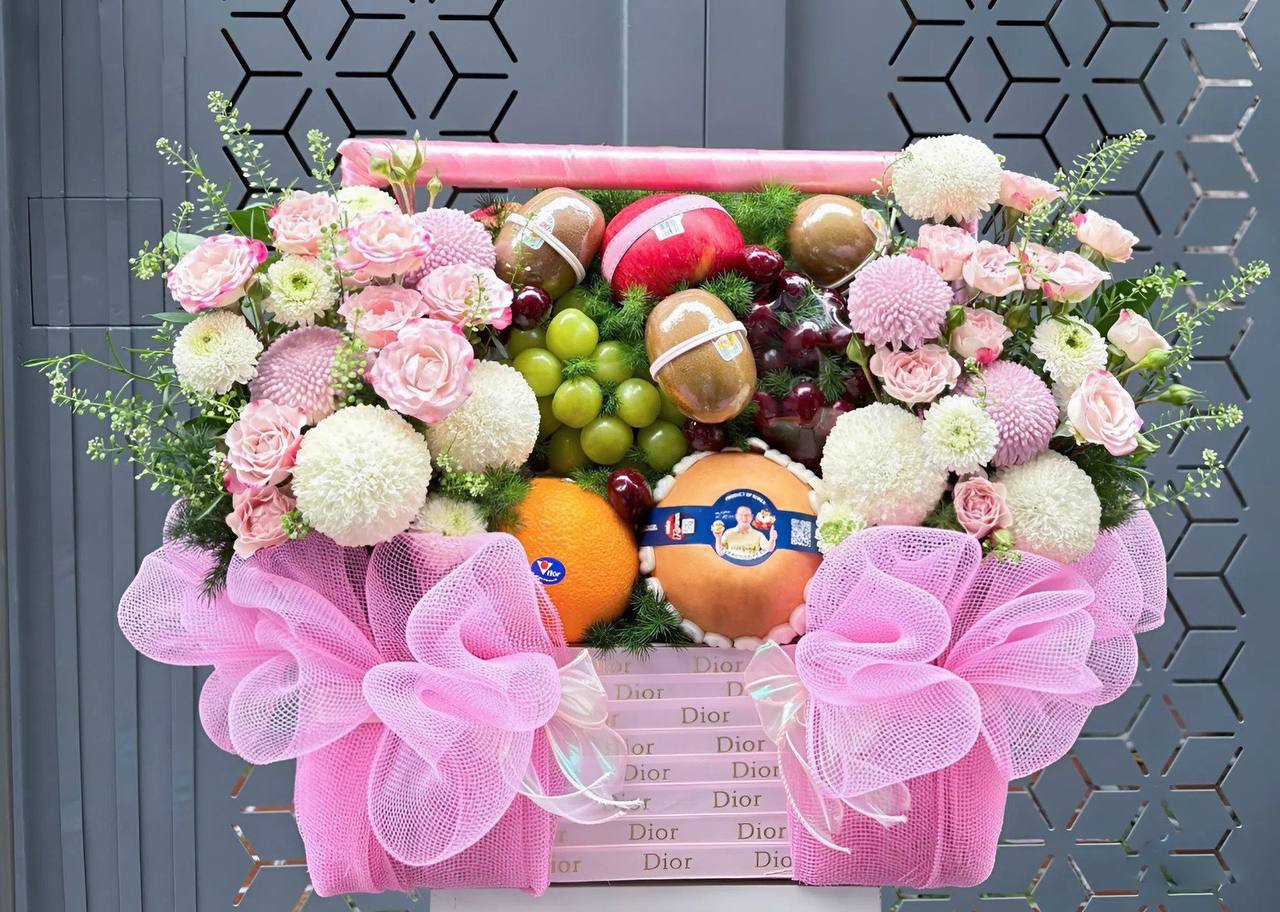 Giỏ Trái Cây Kết Hợp Hoa Tươi Cao Cấp KF390