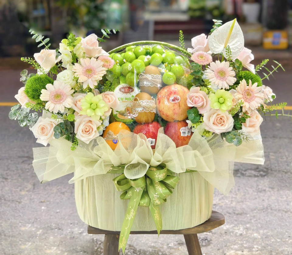 Giỏ Trái Cây Kết Hợp Hoa Tươi KF395