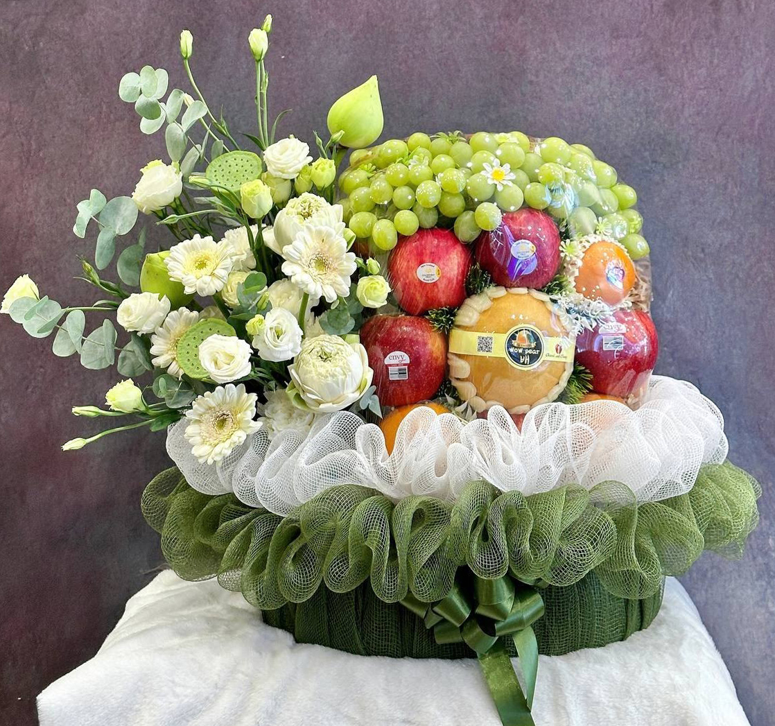 Giỏ Trái Cây Kết Hợp Hoa Tươi Cao Cấp KF403