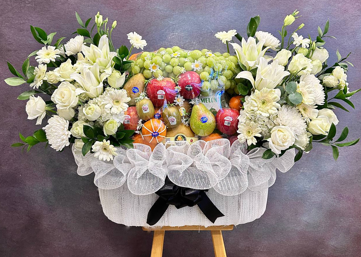 Giỏ Trái Cây Kết Hợp Hoa Tươi Viếng Tang KF405