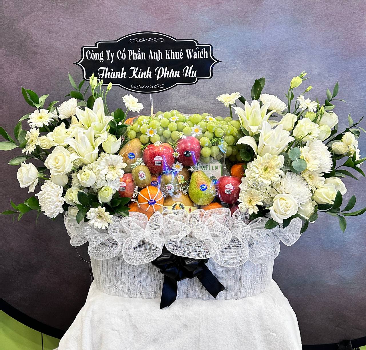 Giỏ Trái Cây Kết Hợp Hoa Tươi Viếng Tang KF405