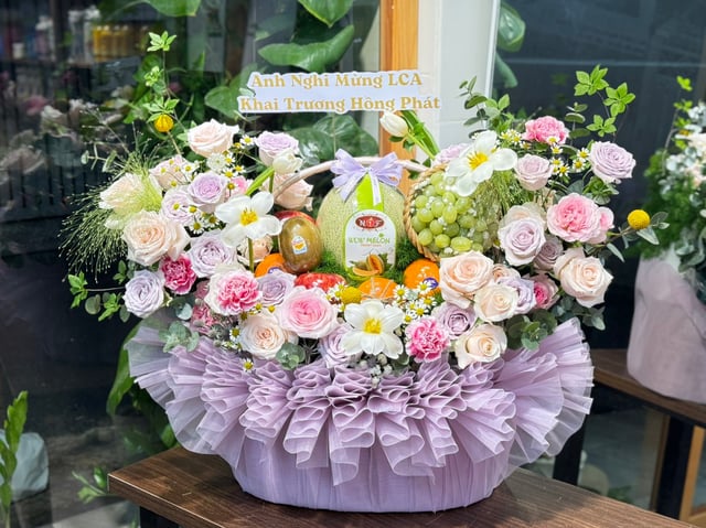 Giỏ Trái Cây Kết Hợp Hoa Tươi Cao Cấp KF98
